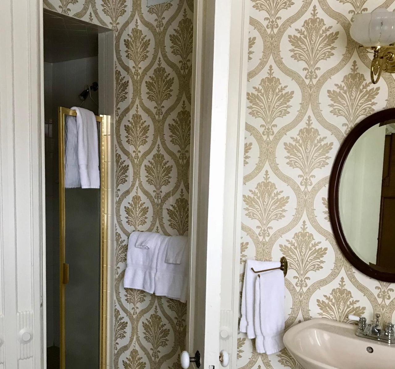 Batcheller Mansion Inn Saratoga Springs Room photo