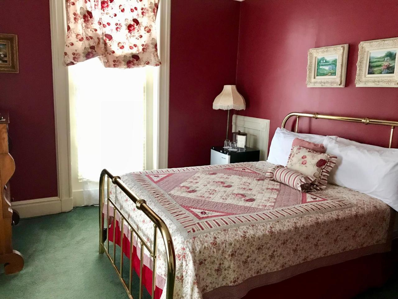 Batcheller Mansion Inn Saratoga Springs Room photo